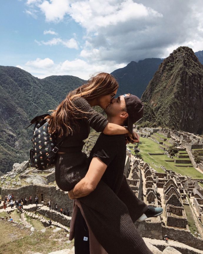 096f315b25113bcbf81d098f55b199f1d5339b3d-i-won-influencer-of-the-year-at-the-revolve-awards-12-1200