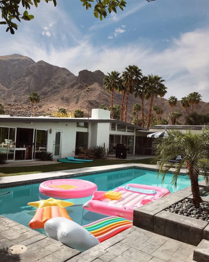 9e43672b02f9654331b6ab3f03904e786afbd3e3-coachella-x-revolve-7-1200