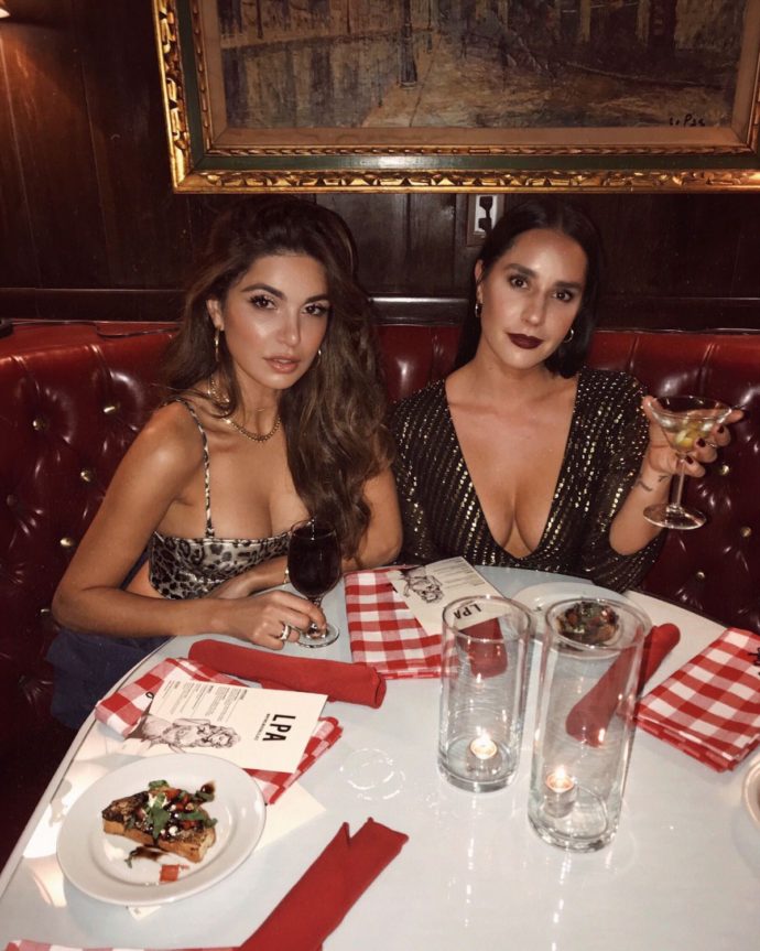 a66949eed14f36653cd7a702d73dbc71bb25c5aa-i-won-influencer-of-the-year-at-the-revolve-awards-7-1200