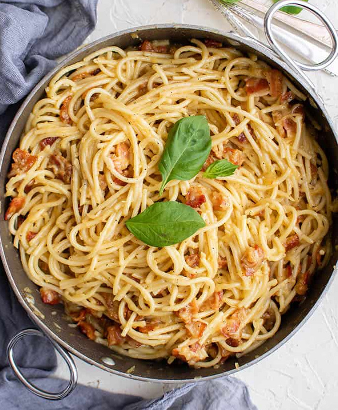 This One Pan Fettuccine Carbonara Recipe Tastes Like Italy