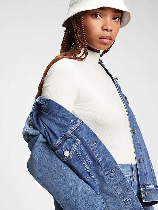 Gap's New Arrivals Will Have You Feeling Nostalgia For The 90'S