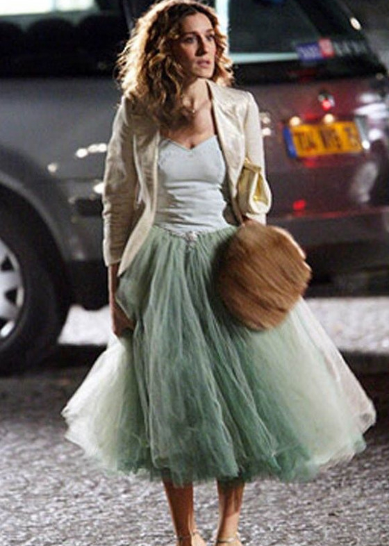 These Carrie Bradshaw Outfits Are Super Chic, So I Stole Them