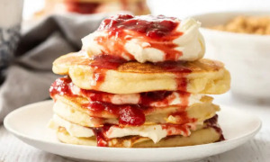 strawberry cheesecake pancakes
